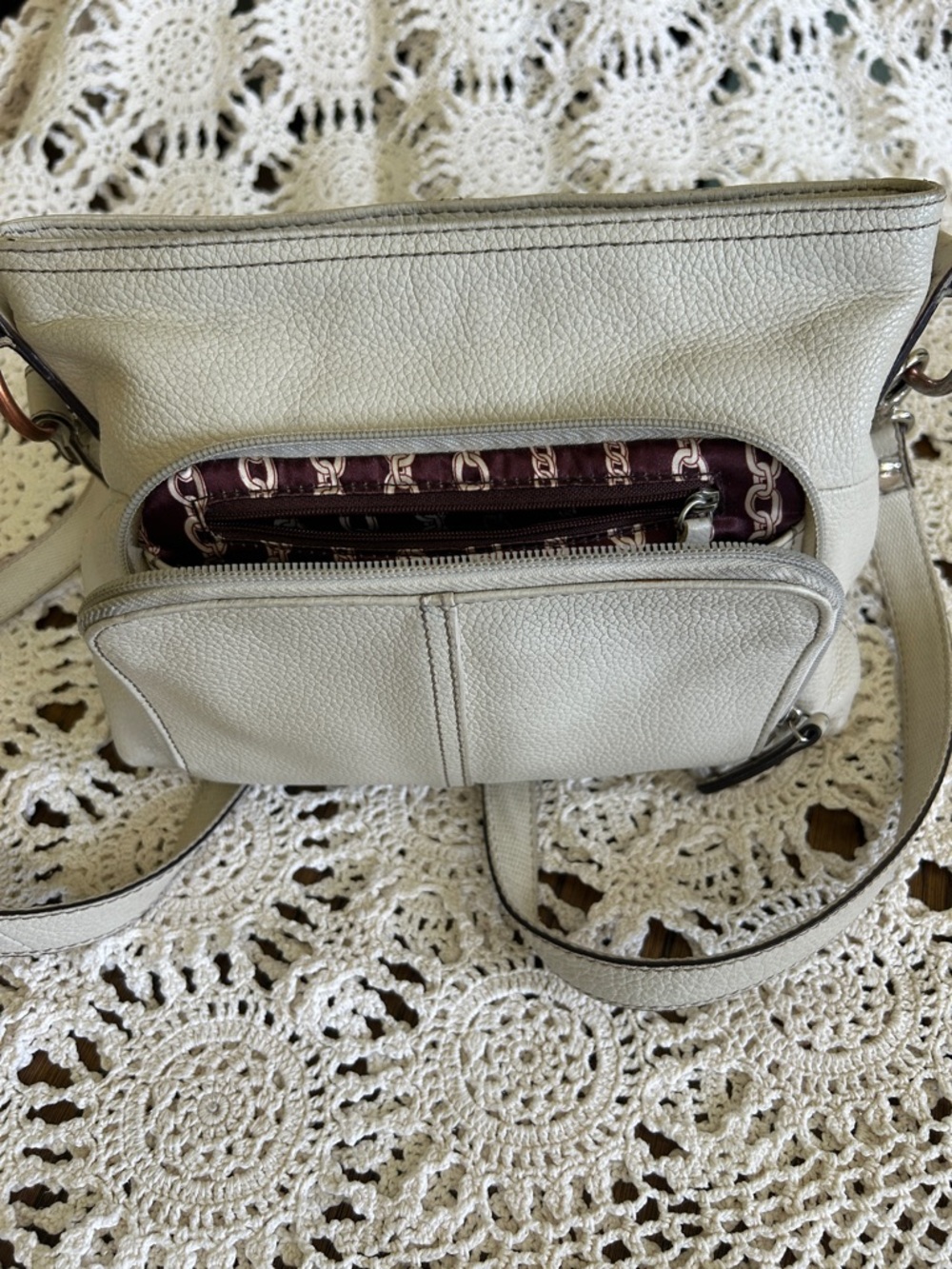 Clarks Light Gray Pebbled Leather Crossbody Bag - Picture 3 of 12